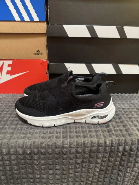 Жіночі кросівки Skechers Arch Fit 38,5(25см) оригінал