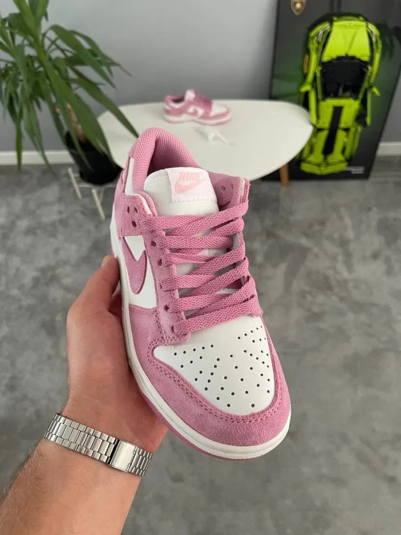 Жіночі шкіряні та замшеві кеди Nike Dunk Low — фото 4