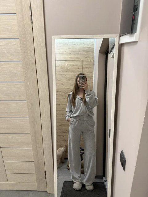 Жіночий велюровий костюм