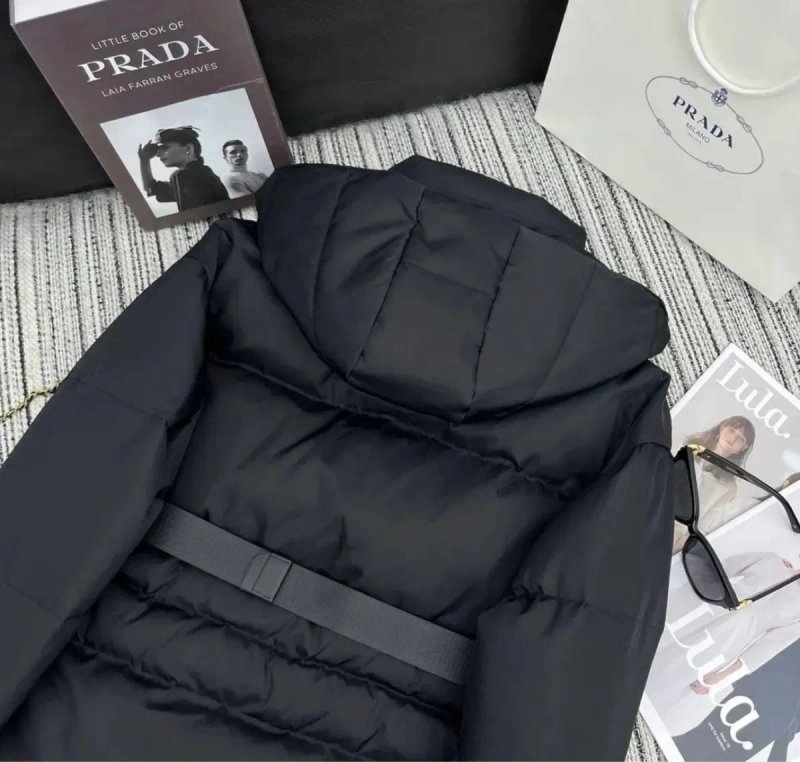 Зимова жіноча курточка Prada Прада — фото 6