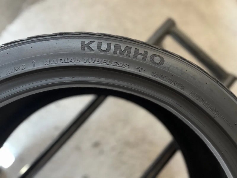 Зимові шини‼️235/40 R19 Kumho WinterCraft wp71  92V 7.7мм 2025рік — фото 4