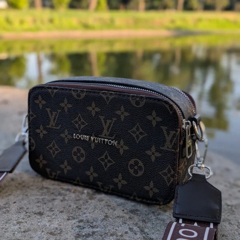Знижка! Жіноча сумка Louis Vuitton Camera Bag Monogram, кросбоді через плече. — фото 2