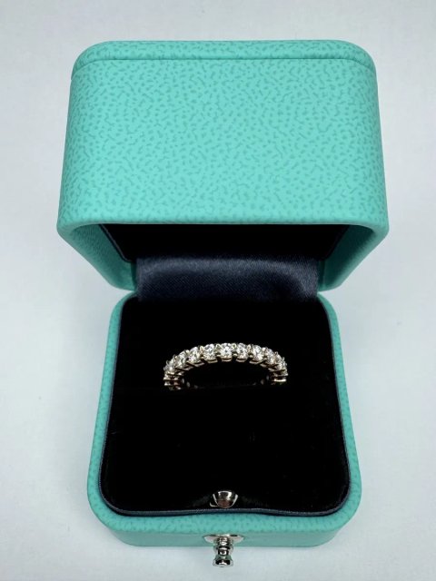 Золота каблучка з дімантами в стилі Tiffany Forever
