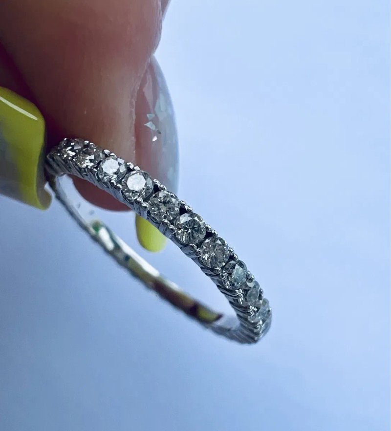 Золотое кольцо с бриллиантами  по кругу 0,76ct / р.17,5 белое золото 585 проба золота каблучка з діамантами — фото 2
