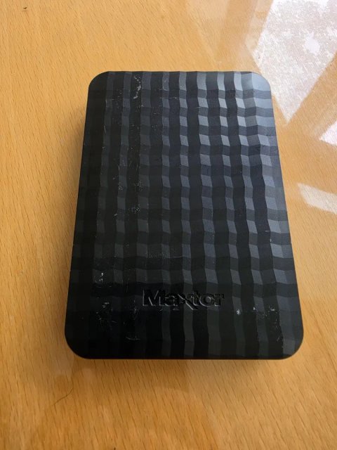 Зовнішні диски  2000gb 2tb  sata3 2.5" Стан гарний мала нароботка Є кількість невелика