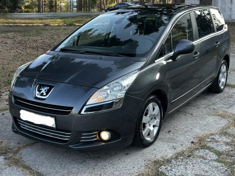 2011рік Пежо 5008 тільки пригнаний не розмитнений 7місць