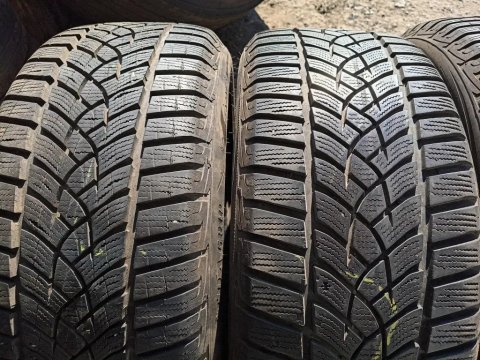 215,60 R17 зима 4 шт.