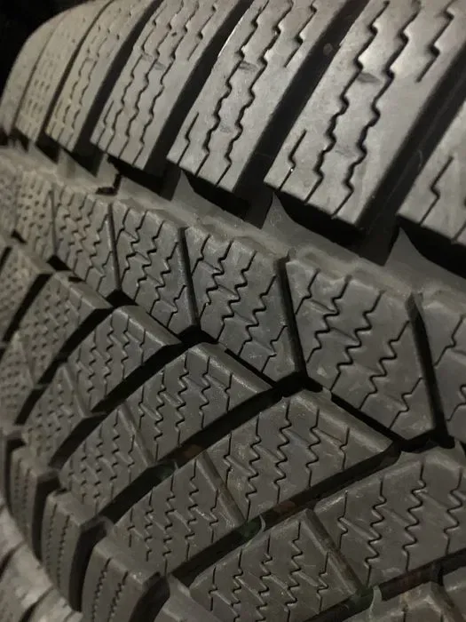 225/40 R18 Continental 830p RSC Комплект шини б/у зима — фото 3