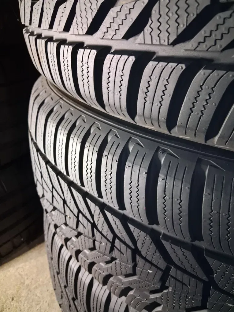 225/60 R18 Hankook Icept evo 3 КОМПЛЕКТ ШИНИ Б/у зима — фото 3