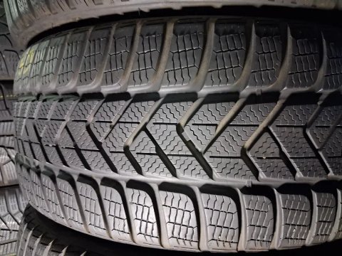235/35 19 Pirelli Sottozero 3 шини б/у зима КОМПЛЕКТ