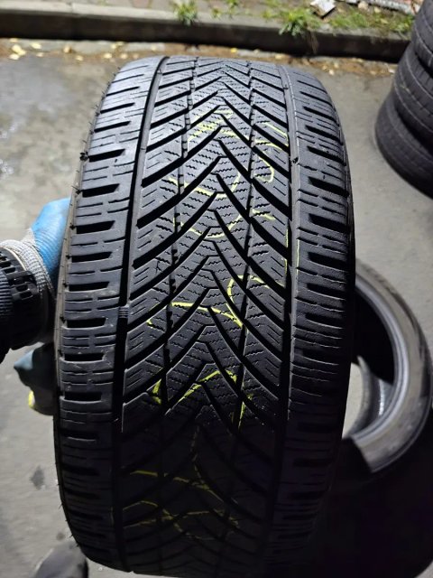 235/45R18 Tracmax All Season 23р