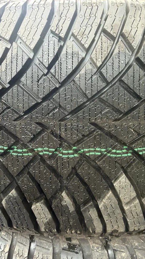 255/45/19 Nokian Hakkapeliitta R 5