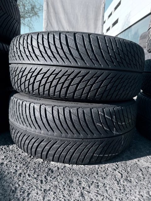 235 40 19 Michelin Pilot Alpin 5 90% Шини Зима
