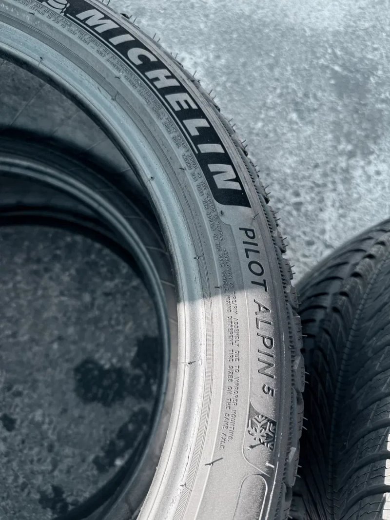 235 40 19 Michelin Pilot Alpin 5 90% Шини Зима — фото 2