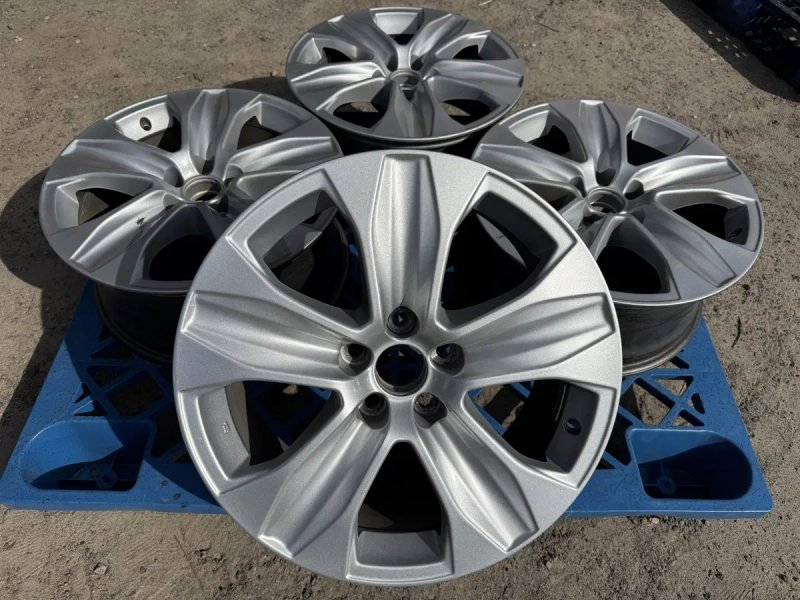 5х114.3 r18 Toyota Higlander Оригинал Диски литые — фото 2