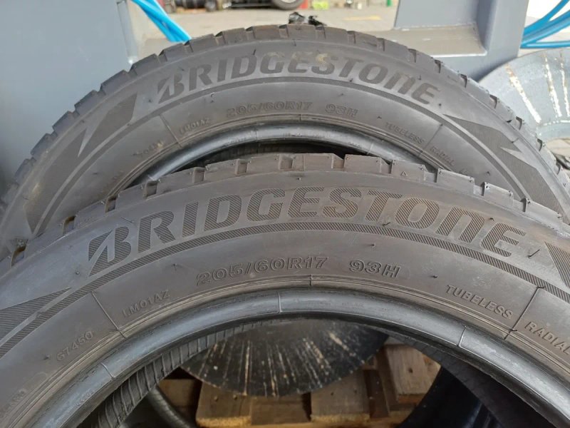 205 60 17 Bridgestone Blizzak LM001 зимові 80% — фото 4