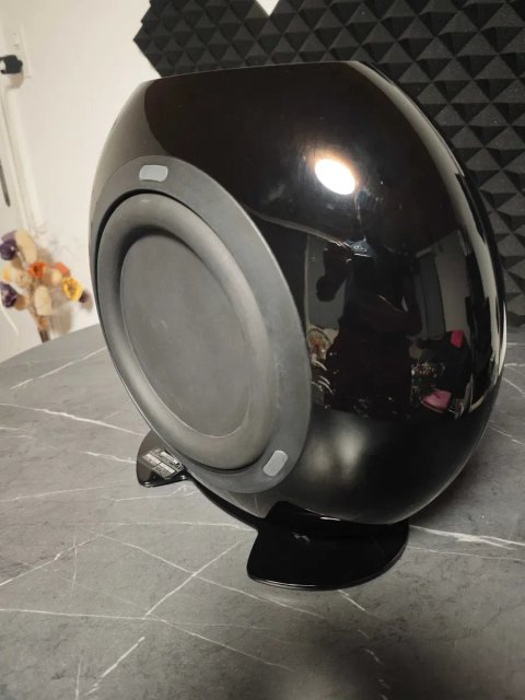 Активный сабвуфер KEF HTB2