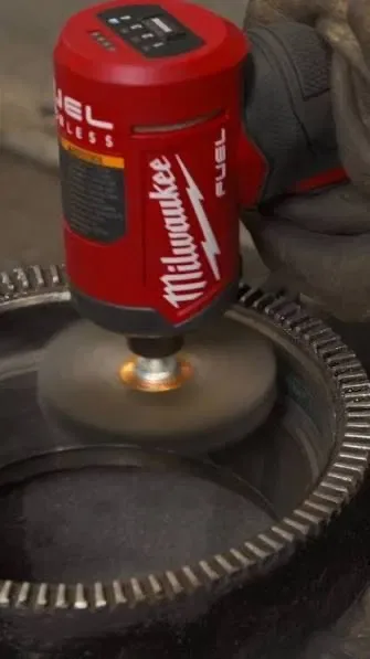 Акумуляторна кутова бормашина (гравер) Milwaukee M12 3485-20 FUEL США — фото 7