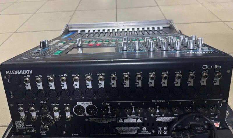Allen & Heath QU-16 Цифровий мікшерний пульт Стейдж бокс Allen & Heath AR2412 Audio Rack — фото 3