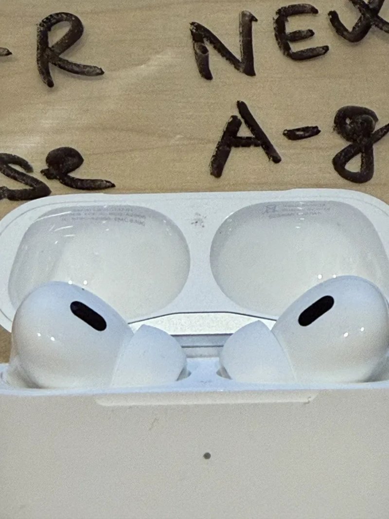Apple Airpods Pro 2 usb-c чехол бу, левый и правый новые — фото 2