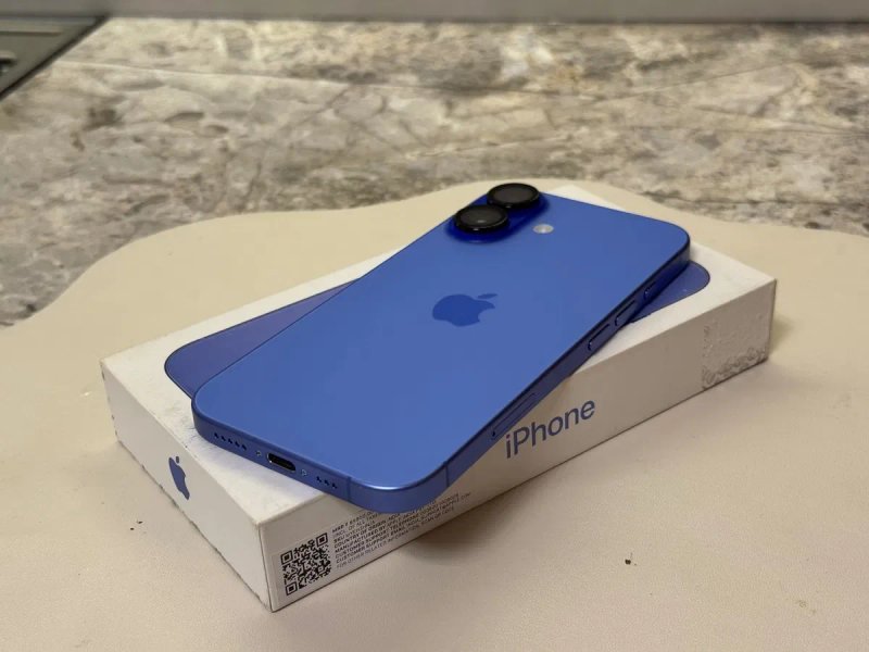 Apple IPhone 16 Ultramarine 256 Gb Neverlock Ідеальний Стан — фото 5