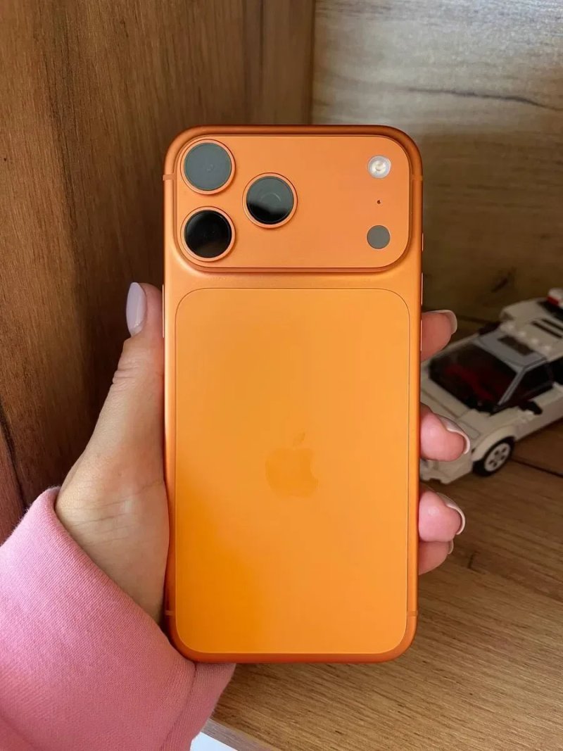 Apple iPhone 17 Pro Max 256GB  COSMIC ORANGE (MFYN4) — фото 3