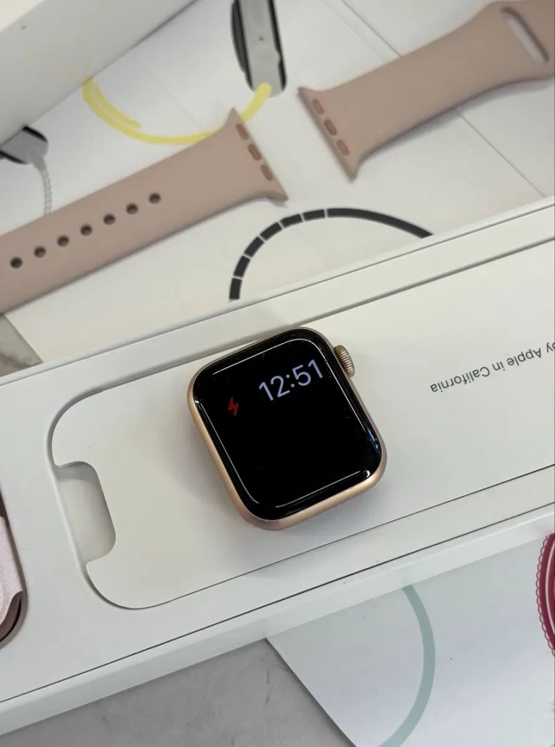 Apple Watch SE-1 40mm Gold Без Ремонтів (Магазин Гарантія) — фото 2