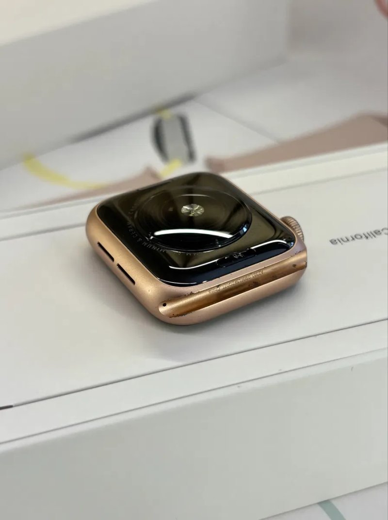 Apple Watch SE-1 40mm Gold Без Ремонтів (Магазин Гарантія) — фото 8