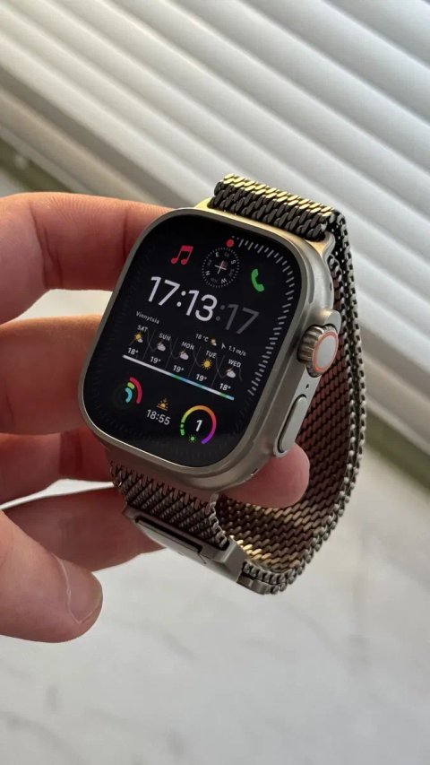 Apple Watch Ultra 3 49mm Natural Titanium + Natural Titanium Milanese Loop