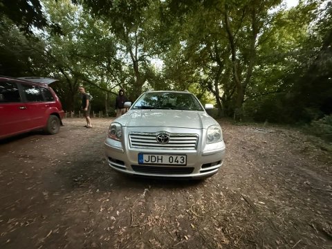 Автомобіль Тойота авенсіс 2.2