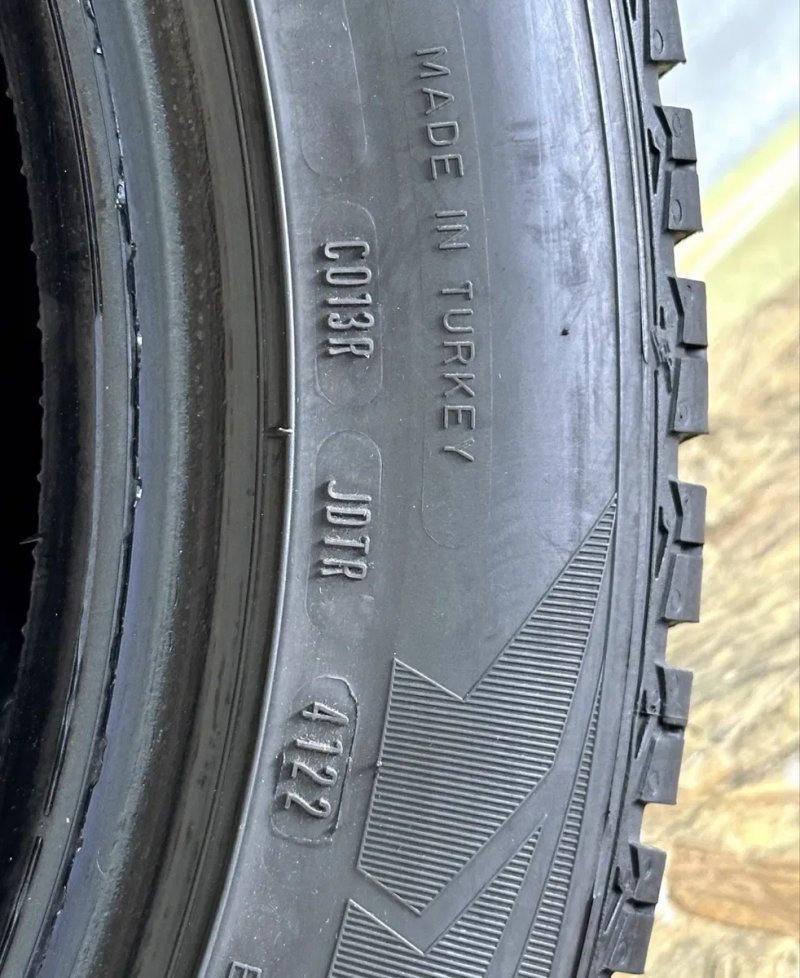Автошини колеса резина 215/55 R17 Goodyear Ultra Grip зимові 2022 рік — фото 6