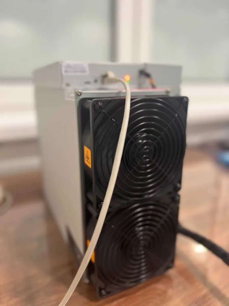 Б/в Майнери Asic Bitmain Antminer S19j Pro+ 117 Th 3400Вт Наявність — фото 4