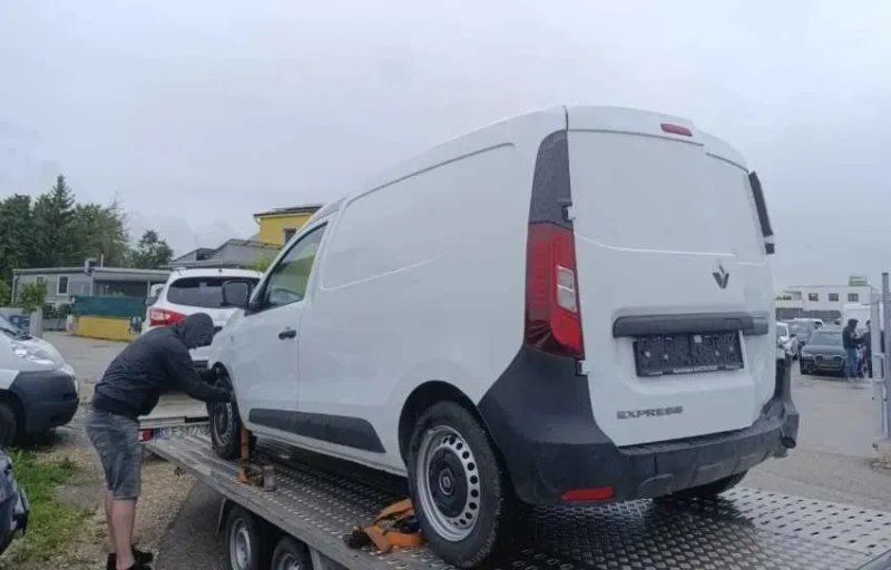 Бампер Renault Express розборка РЕНО Експрес — фото 6