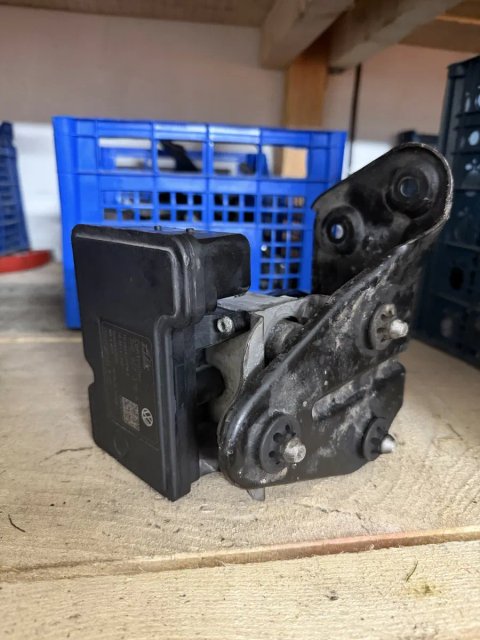 Блок ABS Volkswagent T5 7H0907379P