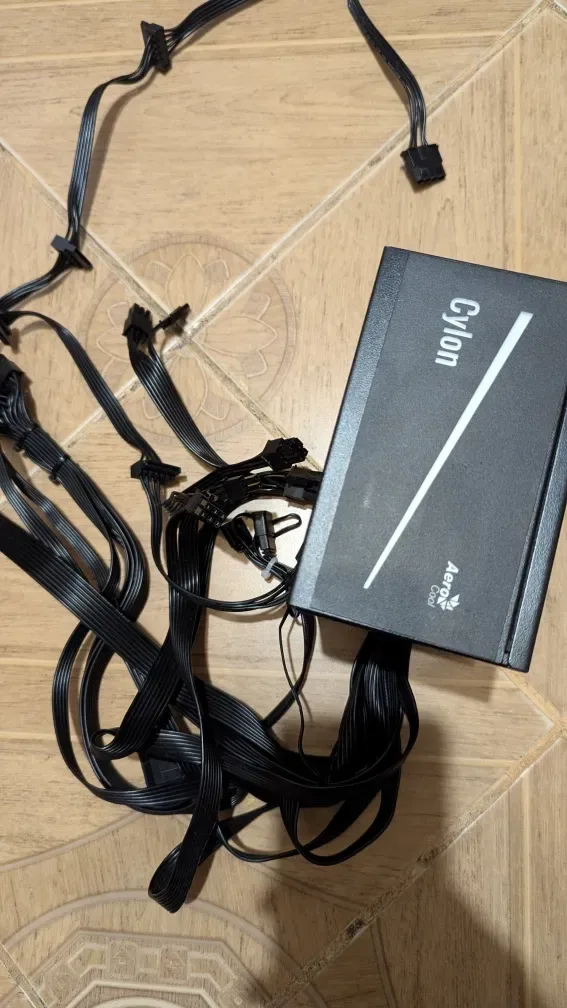 Блок живлення AeroCool Cylon 700W (ARGB)/Блок GameMax GM-600-80+600W — фото 3
