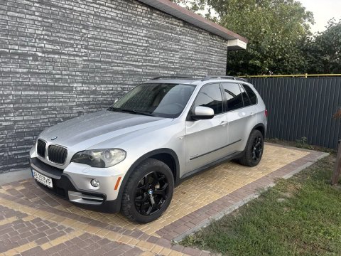 БМВ х5 продам чудове авто 2010 року бензин 3.0  для дому сімї та душі))