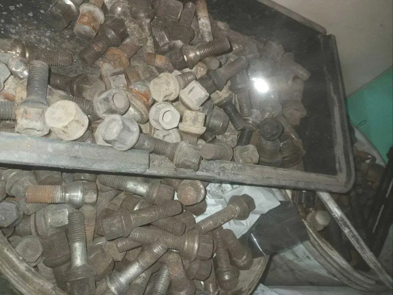 Болти гайки насипом на кг для авто оригінал б/в — фото 3