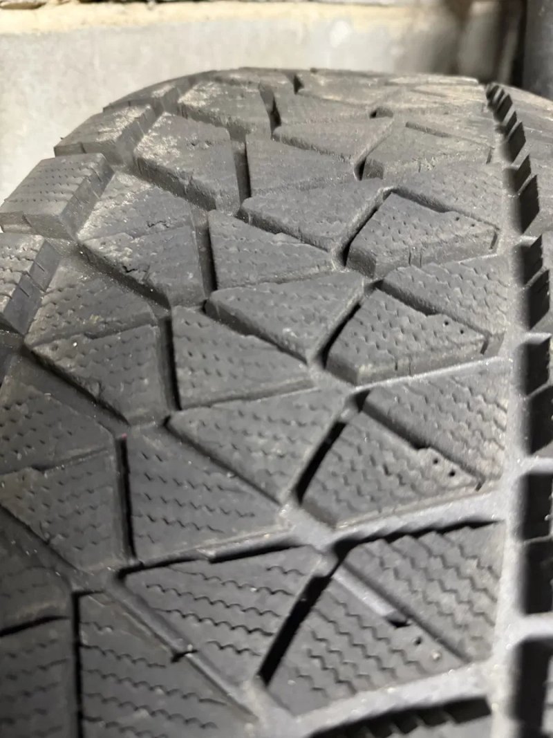 Bridgestone blizzak 265/70r17 стан нових — фото 3