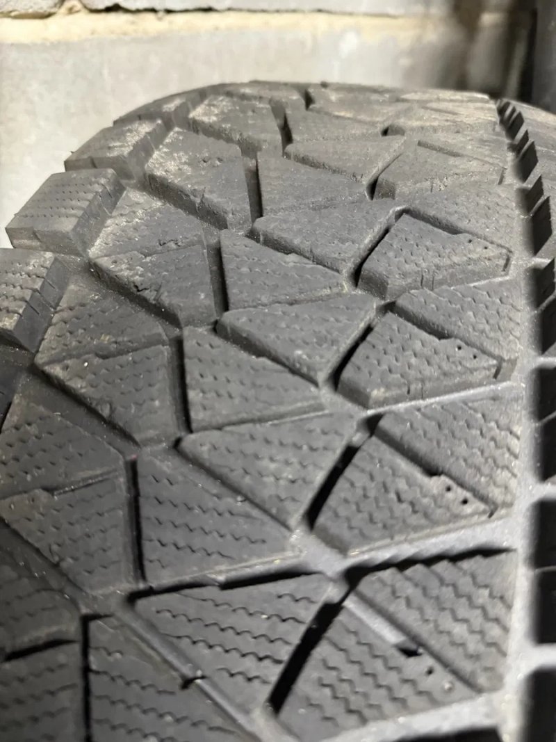 Bridgestone blizzak 265/70r17 стан нових — фото 4
