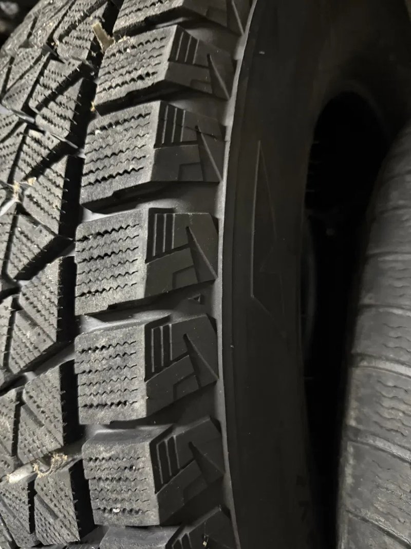 Bridgestone blizzak 265/70r17 стан нових — фото 5
