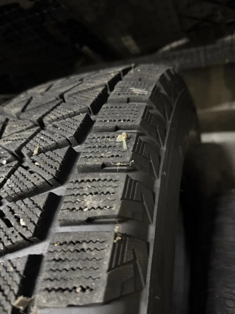 Bridgestone blizzak 265/70r17 стан нових — фото 6
