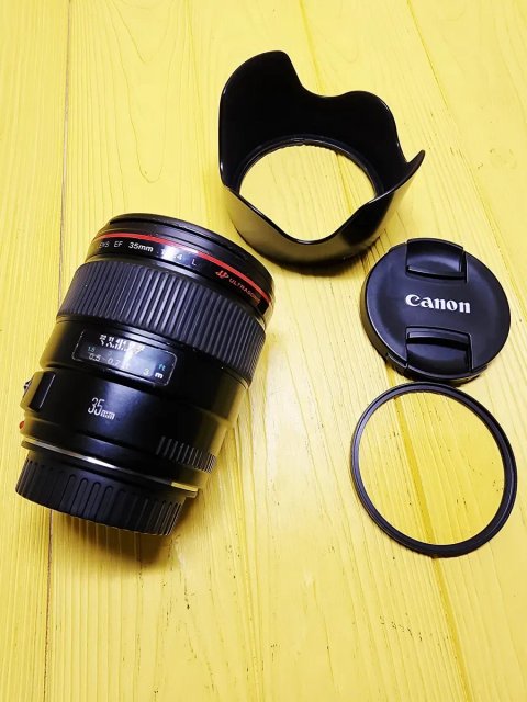 Canon EF 35mm f/1.4L USM