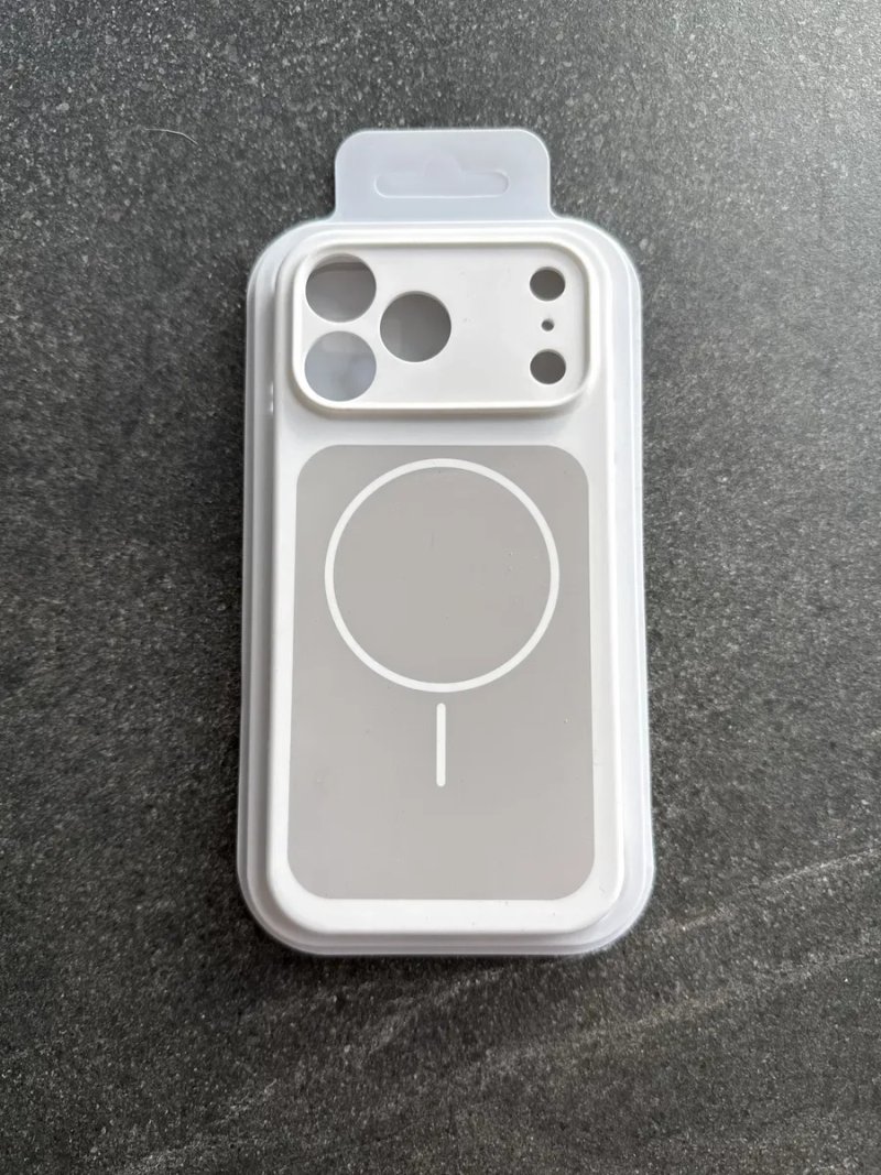 Чохол iPhone 17 Pro Max MagSafe з мікрофіброю Silicone Case. Чехол айфон 17 про макс с магсейф — фото 4