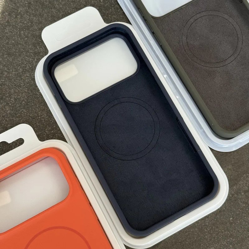 Чохол iPhone 17 Pro Max MagSafe з мікрофіброю Silicone Case. Чехол айфон 17 про макс с магсейф — фото 7