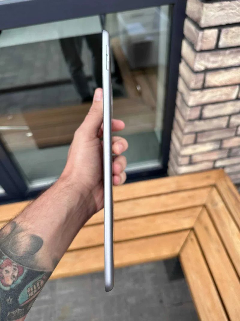 чудовий варіант для навчання, школи та дистанційних занять, Apple iPad 6th Gen A1893 — 9.7" Retina / 32GB / Wi-Fi — фото 3