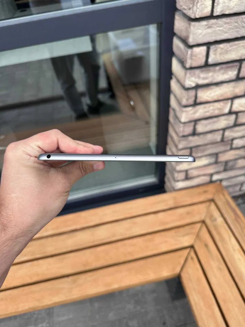 чудовий варіант для навчання, школи та дистанційних занять, Apple iPad 6th Gen A1893 — 9.7" Retina / 32GB / Wi-Fi — фото 4