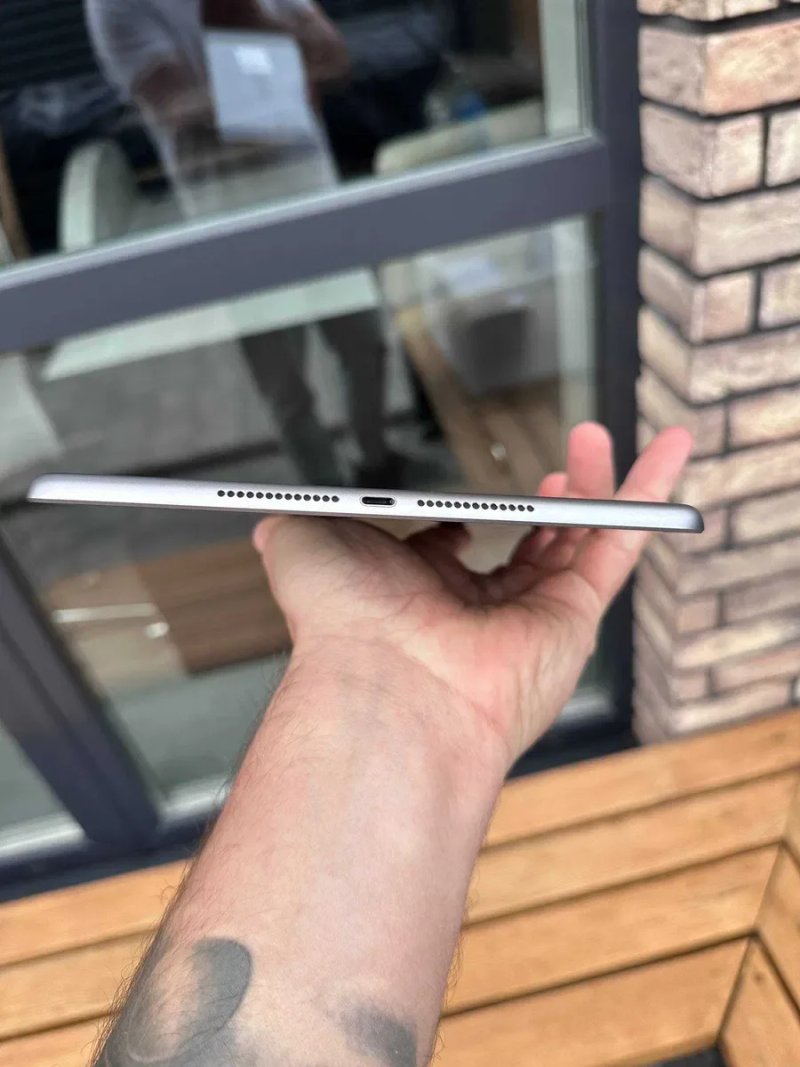 чудовий варіант для навчання, школи та дистанційних занять, Apple iPad 6th Gen A1893 — 9.7" Retina / 32GB / Wi-Fi — фото 5