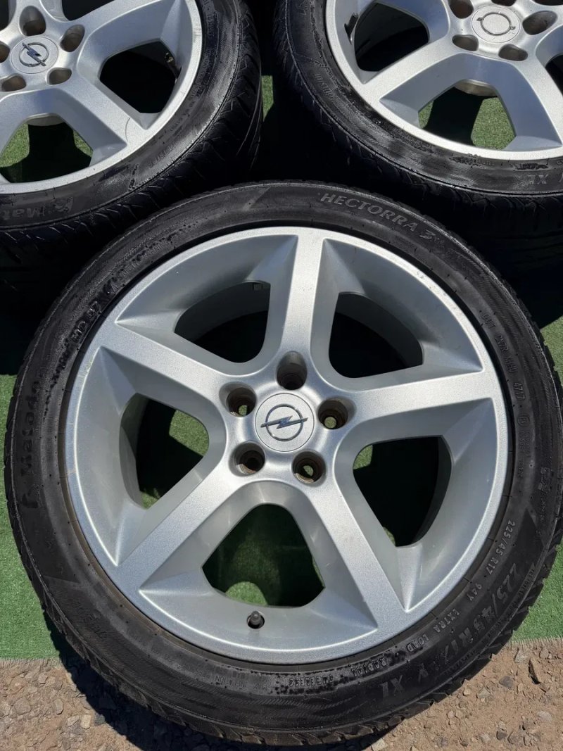 Диски 5/110 R17 Opel 7J ET35 з резиною 225/45 — фото 2