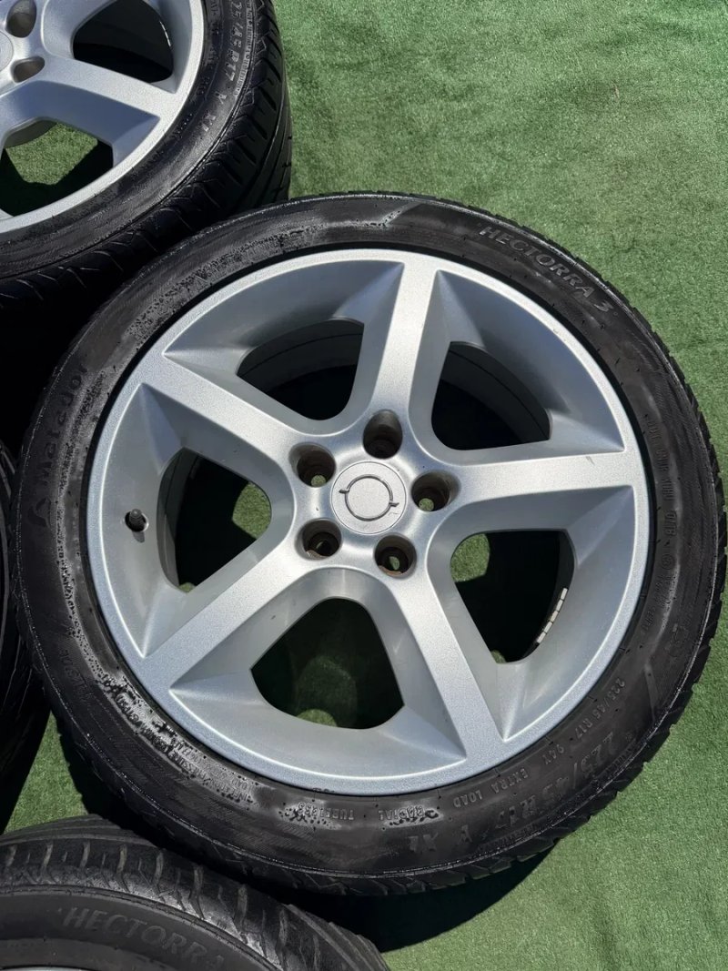 Диски 5/110 R17 Opel 7J ET35 з резиною 225/45 — фото 3