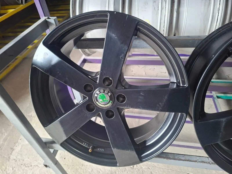 Диски Дезент Шкода 5/112 R18 7,5J ET38 Dezent Skoda. — фото 3